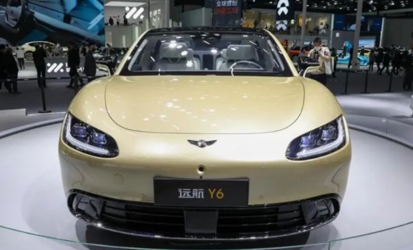 又一純電動誕生了，定位旗艦D級車，最高1020km續航，舒適度一流