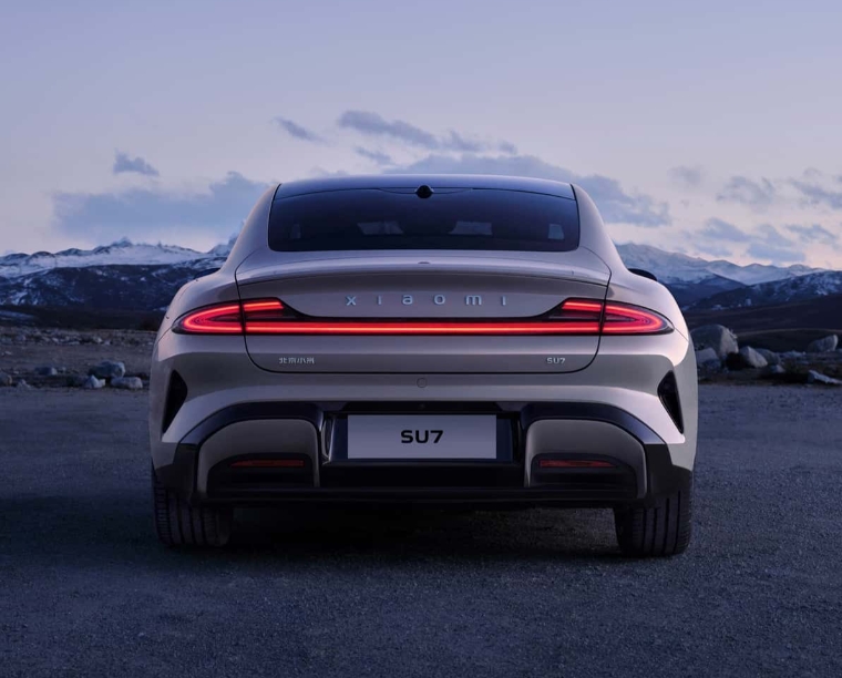 這是小米的第一輛電動車,su7,看起來像個保時捷