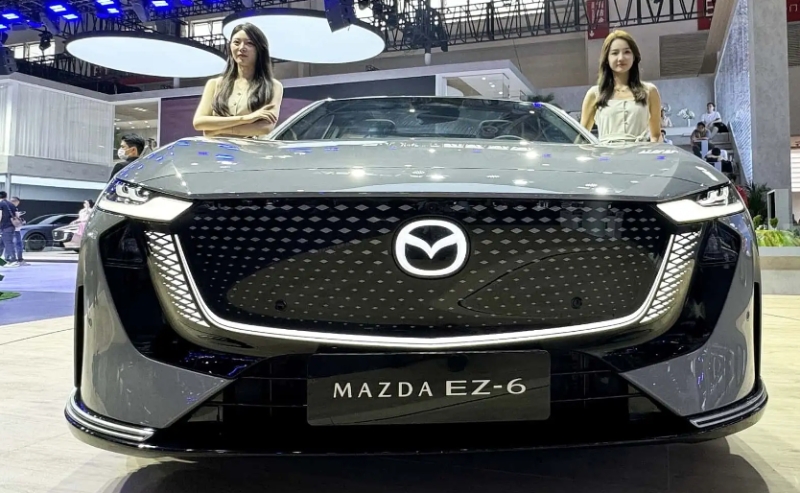 馬自達(dá)6EZ-6中國(guó)電動(dòng)轎車(chē)現(xiàn)場(chǎng)照片從北京