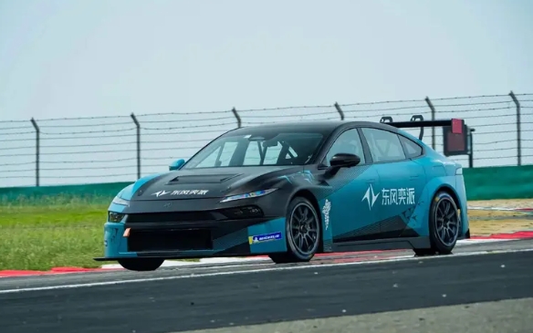 米其林與力盛體育共推亞太首個(gè)新能源汽車(chē)賽事E-TCR