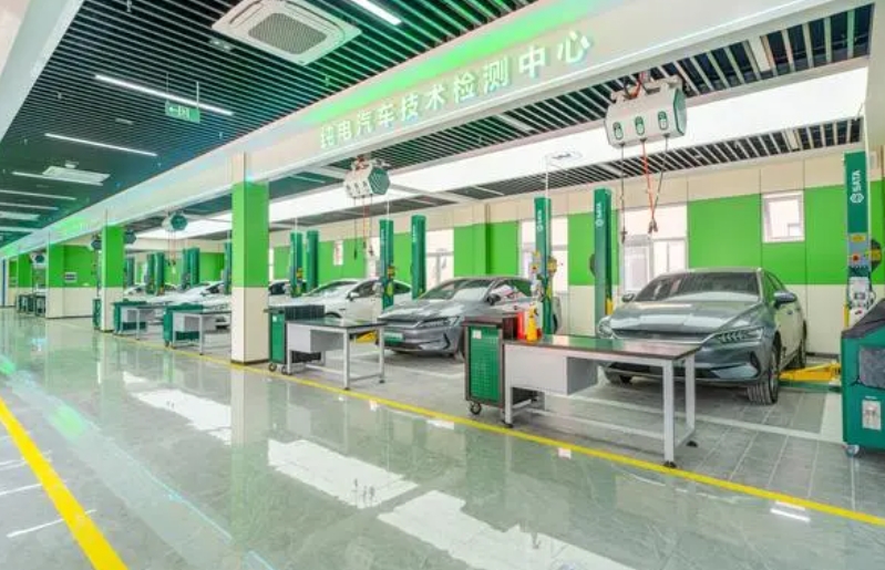 初中畢業(yè)學(xué)汽車新能源專業(yè)怎么樣？