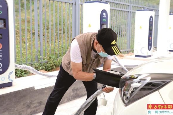 全國各大城市大規(guī)模鋪設(shè)換電設(shè)施電動汽車“換電”將和加油一樣方便