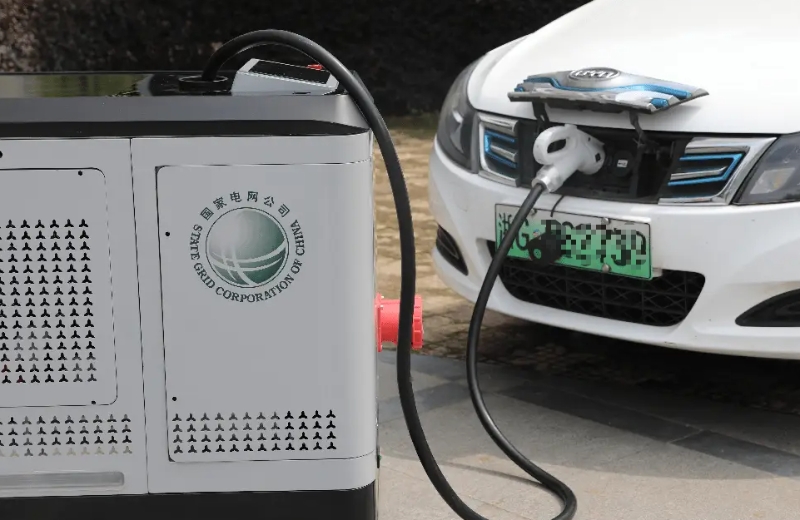 如何把新能源汽車當(dāng)作電網(wǎng)的“充電寶”?專家建議開展車網(wǎng)互動試點應(yīng)用并逐步推廣