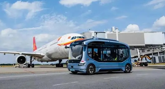 青島機場首次保障電動汽車整車運輸