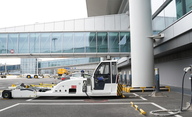 青島機場首次保障電動汽車整車運輸