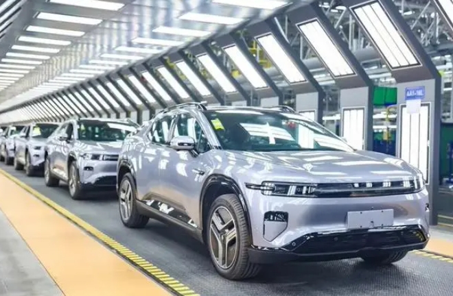 1分鐘一臺新能源汽車,長安汽車數(shù)智工廠打造全新智能可變新汽車