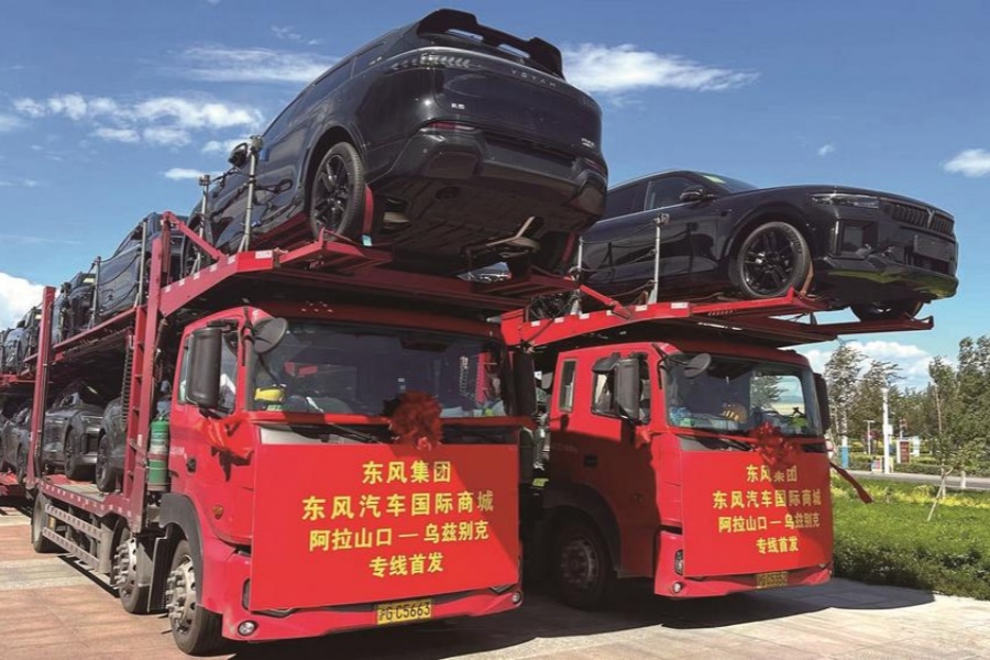 阿拉山口東風汽車國際商城揭牌