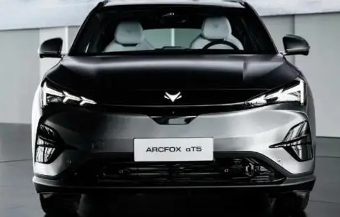 極狐汽車顛覆傳統！極狐阿爾法T5重新定義新能源汽車標準