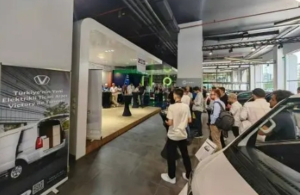 成功汽車土耳其上市發布會隆重舉行百臺新能源汽車批量交付歐洲市場
