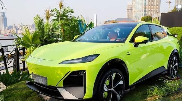 閩車加速綠色“出?！鼻?個月電動汽車出口翻倍