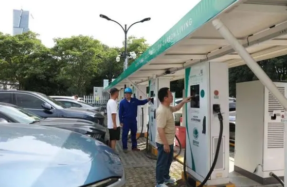 浙江1282個“綠色充電樁”批量上線電動汽車用上風(fēng)光電