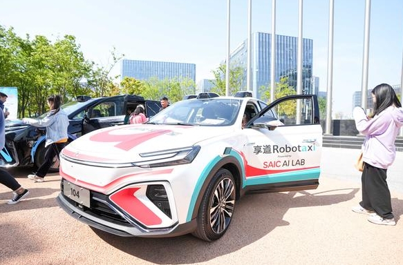 訪企業(yè)進高校臺灣青年感受上海電動汽車產(chǎn)業(yè)趨勢