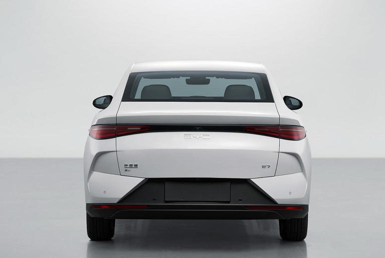 比亞迪全新轎車曝光,命名為e7,車長4780mm,搭載100千瓦電機 比亞迪全新轎車曝光,命名為e7,車長4780mm,搭載100千瓦電機