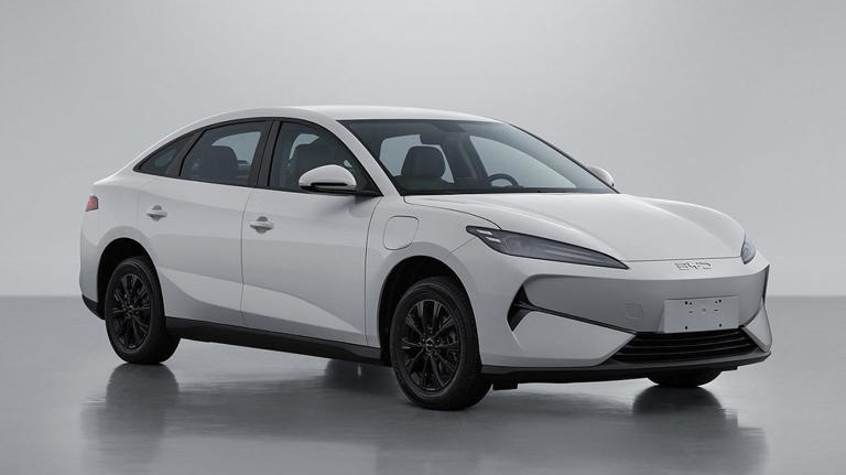 比亞迪全新轎車曝光,命名為e7,車長4780mm,搭載100千瓦電機 比亞迪全新轎車曝光,命名為e7,車長4780mm,搭載100千瓦電機