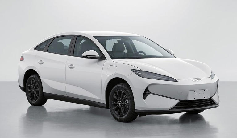 比亞迪全新轎車曝光,命名為e7,車長4780mm,搭載100千瓦電機 比亞迪全新轎車曝光,命名為e7,車長4780mm,搭載100千瓦電機