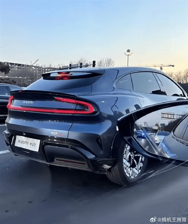 小米YU7 Max實車搶先看,純電SUV新貴能否挑戰特斯拉Model Y? 小米YU7Max實車搶先看,純電SUV新貴能否挑戰特斯拉ModelY?