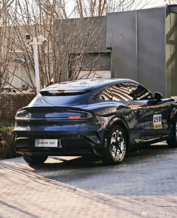 小米YU7 Max實車搶先看,純電SUV新貴能否挑戰特斯拉Model Y? 小米YU7Max實車搶先看,純電SUV新貴能否挑戰特斯拉ModelY?