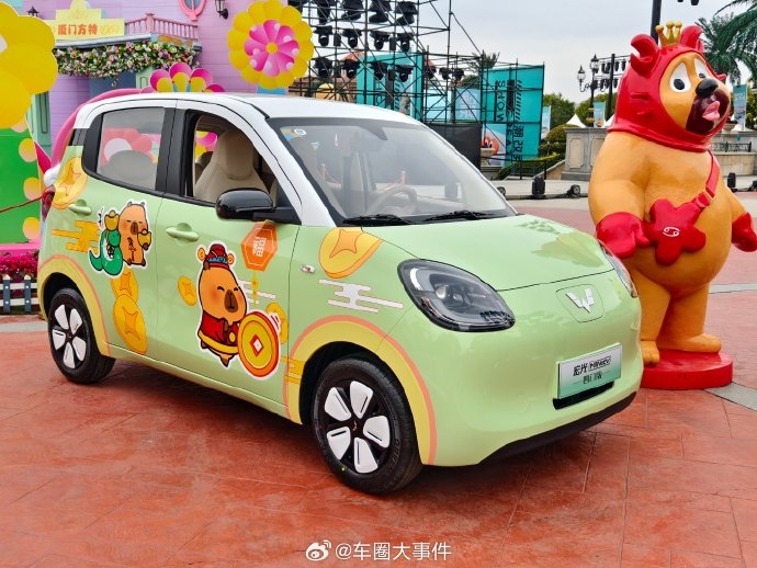 宏光MINIEV四門版正式上市,開啟A00級新能源代步車新篇章