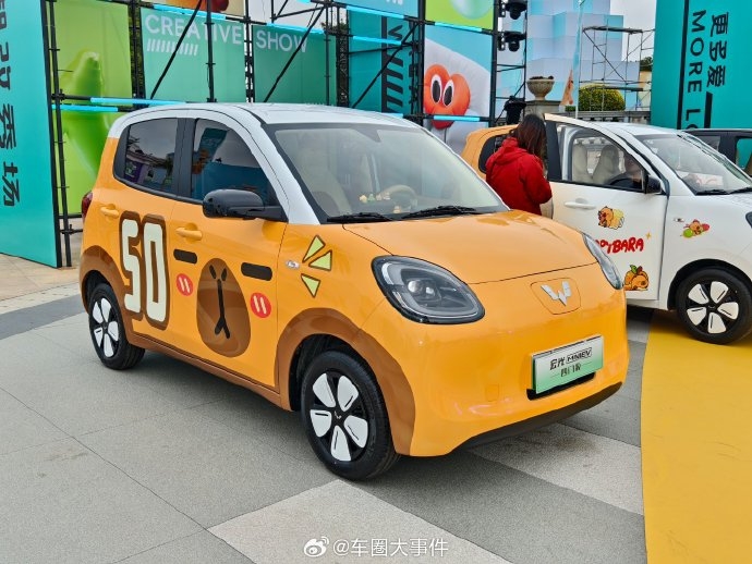 宏光MINIEV四門版正式上市,開啟A00級新能源代步車新篇章