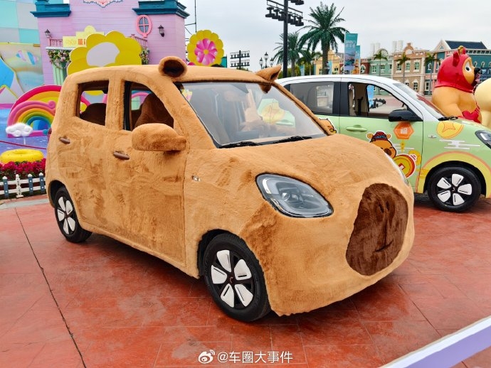宏光MINIEV四門版正式上市,開啟A00級新能源代步車新篇章