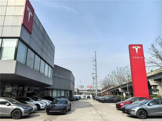 特斯拉煥新Model Y開啟交付,首批車主表示“驚喜” 特斯拉煥新ModelY開啟交付,首批車主表示“驚喜”
