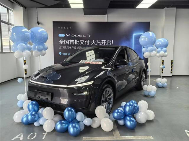 特斯拉煥新Model Y開啟交付,首批車主表示“驚喜” 特斯拉煥新ModelY開啟交付,首批車主表示“驚喜”