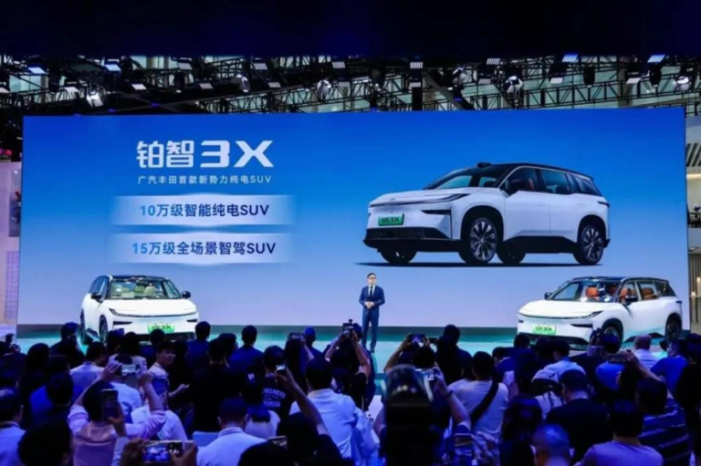 2025年，新車卷智駕，增程卷電池