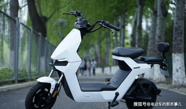 2025年電動車電池新選擇：石墨烯、鈉電、鋰電，哪種更適合你？