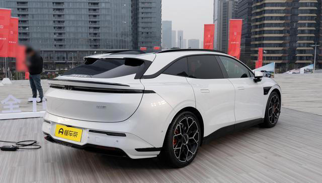極氪007GT實車曝光:科技與美學(xué)的極致融合 極氪007GT實車曝光:科技與美學(xué)的極致融合