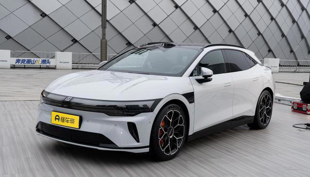 極氪007GT實車曝光:科技與美學(xué)的極致融合 極氪007GT實車曝光:科技與美學(xué)的極致融合