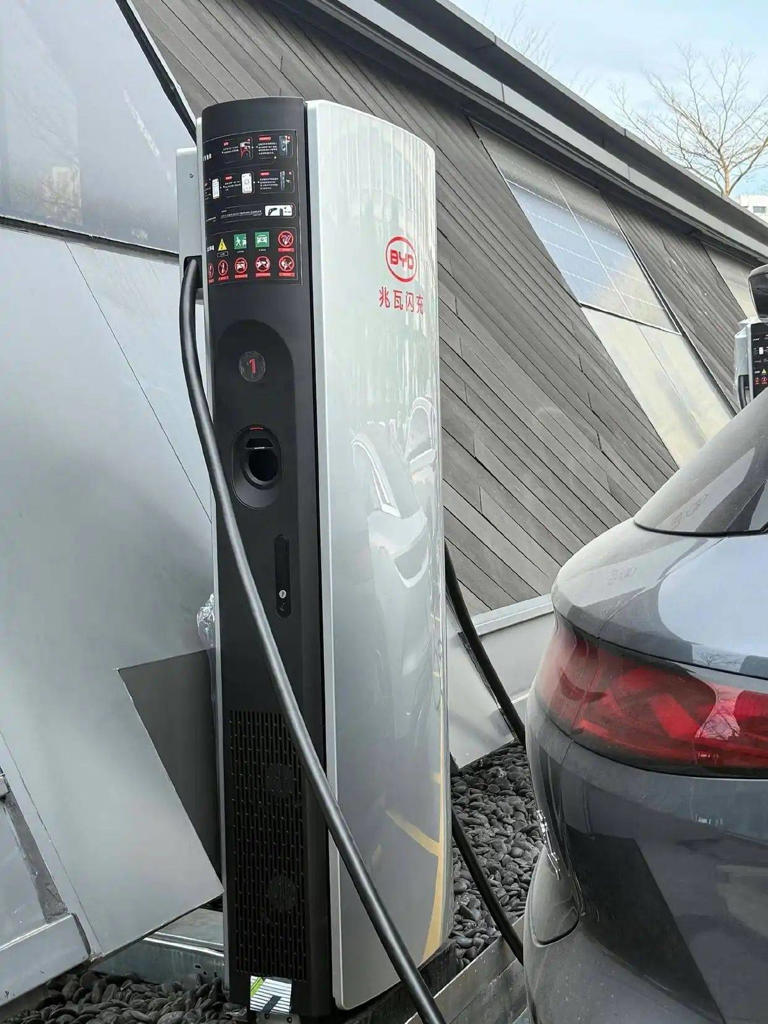 比亞迪引領！兆瓦級閃充時代，燃油車何去何從？