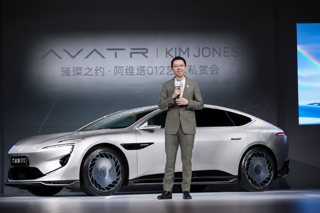 售價70萬限量700臺KimJones聯(lián)名版阿維塔012開啟全球交付