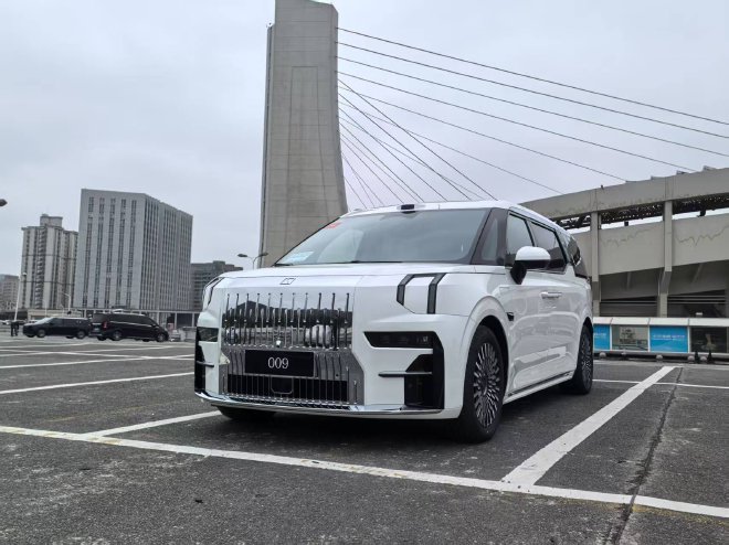 極氪009浩瀚智駕2.0體驗比同品牌更激進