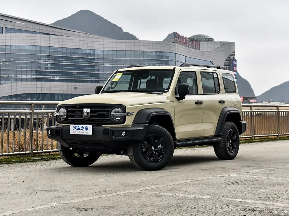 2.0T+9AT，“三把鎖”、蠕行模式、坦克轉彎，百公里才不到9個油！