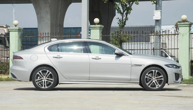 豪車“挺不住”了!近33萬降到18.98萬,2.0T+8AT+前雙叉臂,厚道 豪車“挺不住”了!近33萬降到18.98萬,2.0T+8AT+前雙叉臂,厚道