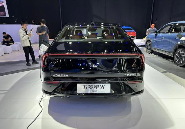 續(xù)航610公里僅9萬起，五菱星光EV亮相車展，能否干翻比亞迪？