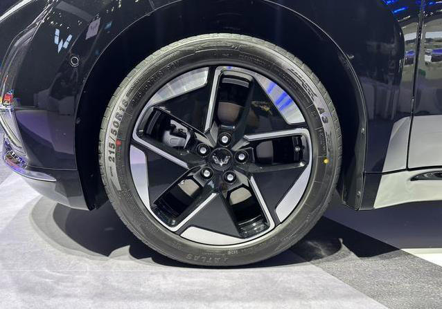 續(xù)航610公里僅9萬起，五菱星光EV亮相車展，能否干翻比亞迪？