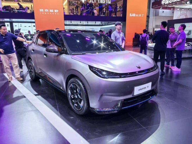 2025上海車展:極狐T1正式亮相