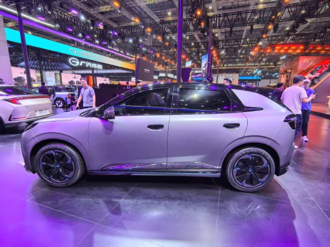 2025上海車展:極狐T1正式亮相