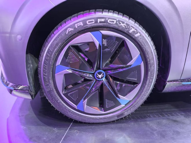 2025上海車展:極狐T1正式亮相
