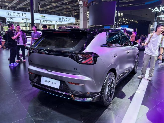 2025上海車展:極狐T1正式亮相