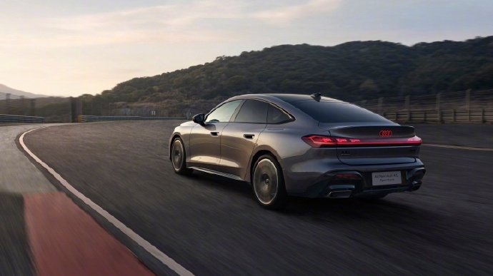 上汽奧迪A5LSportback亮相2025上海車展:以經(jīng)典設(shè)計(jì)與空間革新重塑豪華轎跑新標(biāo)桿