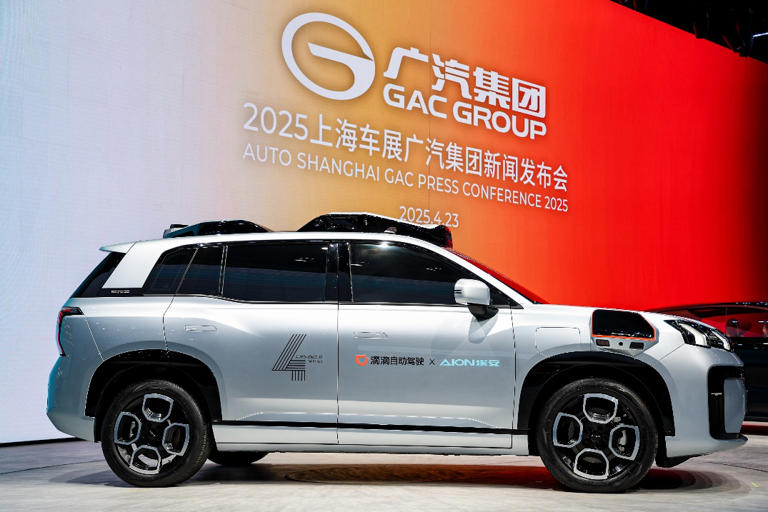 全球首輛前裝量產(chǎn)L4,一臺(tái)車10顆激光雷達(dá) 全球首輛前裝量產(chǎn)L4,一臺(tái)車10顆激光雷達(dá)