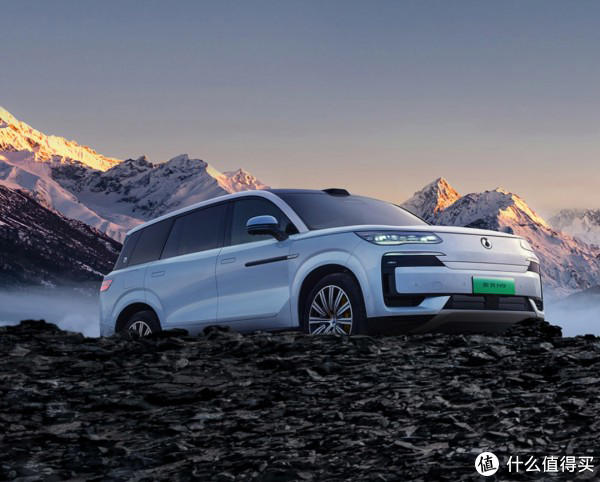 比亞迪新旗艦SUV，時速180KM爆胎不失控，加速3.9秒，油耗6.3L