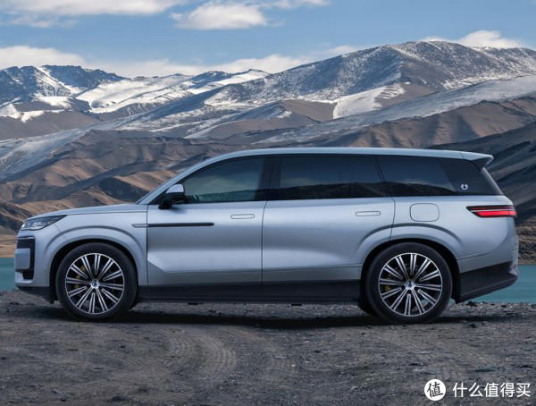比亞迪新旗艦SUV，時速180KM爆胎不失控，加速3.9秒，油耗6.3L