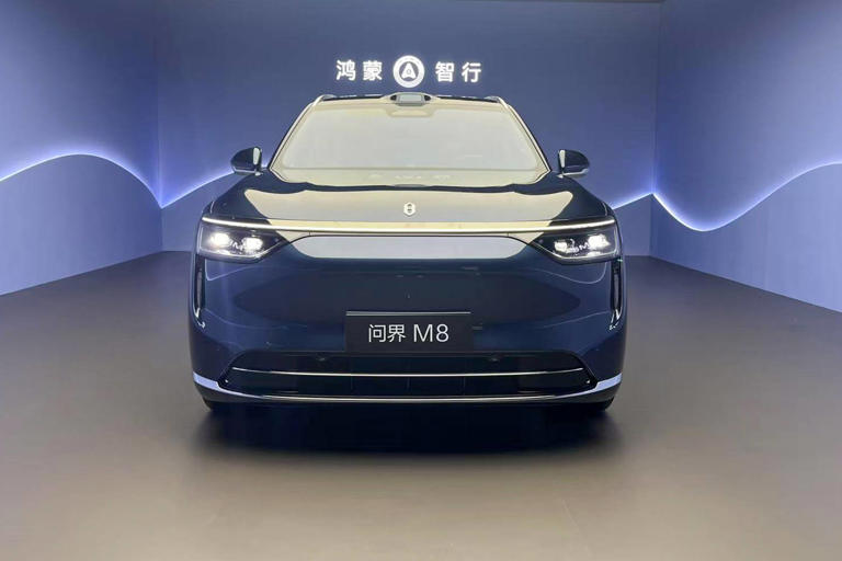 問界M8實(shí)車亮相,預(yù)售火爆超7萬訂單,4月即將上市引期待! 問界M8實(shí)車亮相,預(yù)售火爆超7萬訂單,4月即將上市引期待!