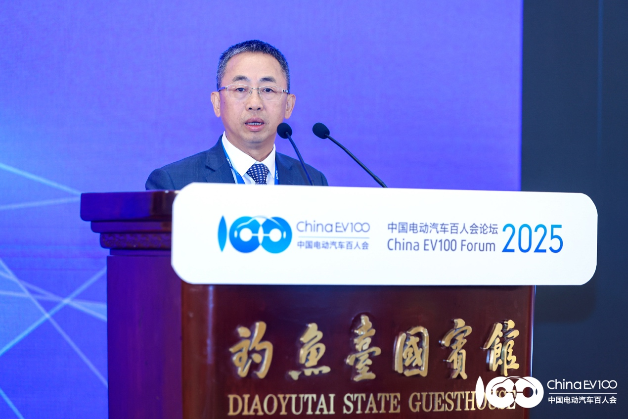 侯金龍：應對兆瓦級超充，電網(wǎng)已有解｜2025電動汽車百人會論壇