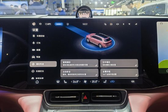 2025粵港澳大灣區車展：問界M8正式亮相
