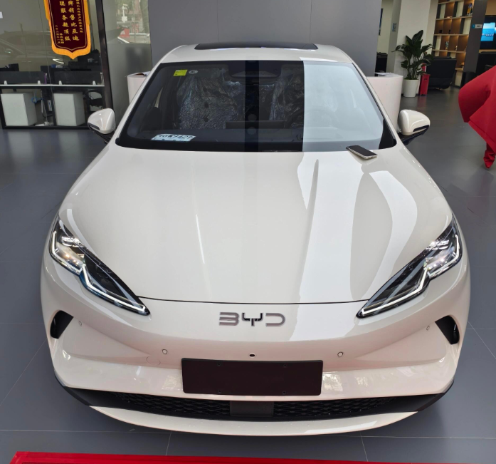 電動銳志?比亞迪“王牌”上市,10萬級家用車,軸距2米8多 電動銳志?比亞迪“王牌”上市,10萬級家用車,軸距2米8多