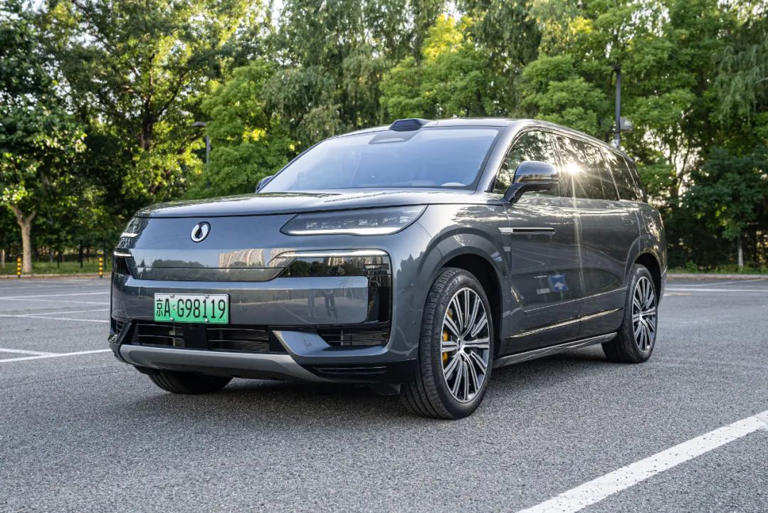 比亞迪造了輛“大攬勝”？5米2車長冰箱彩電大六座心動不？